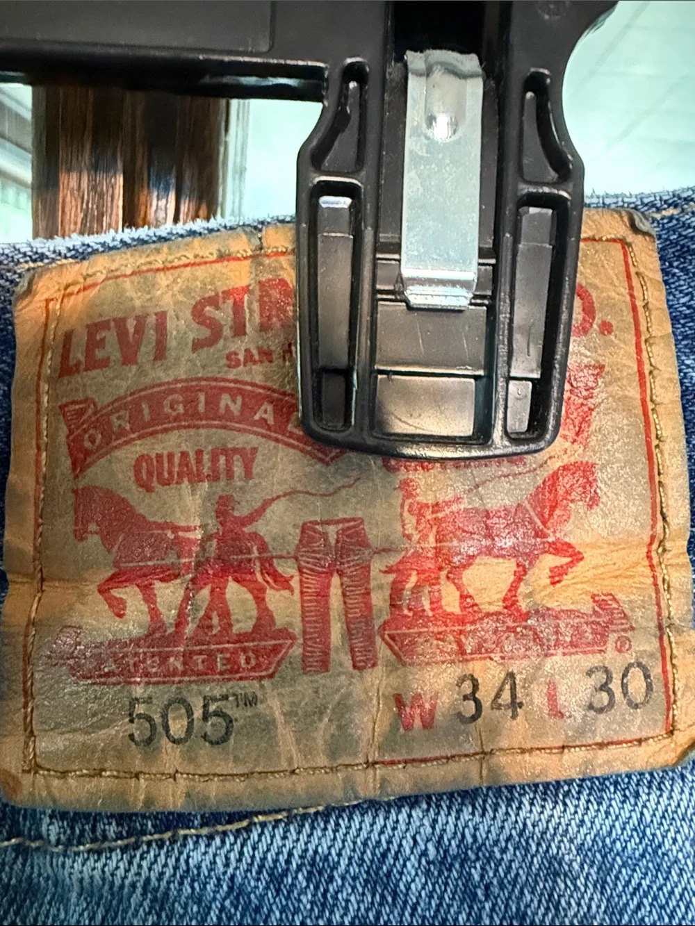 Levis 505 Regular Fit Straight Leg Jeans Mens 34x30 Medium Wash Blue‎ Denim